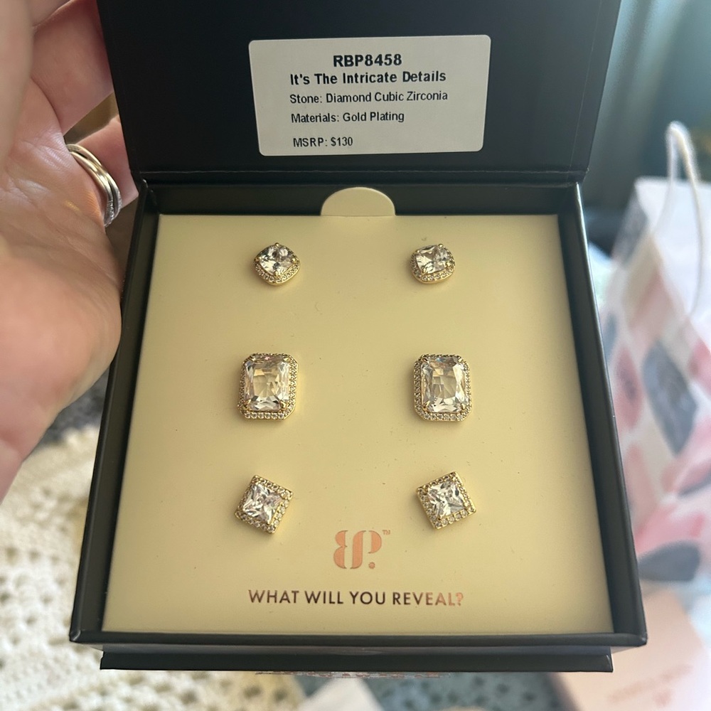 Gold Sparkling Stud Earrings Set